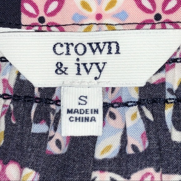 Crown & Ivy size S navy & pink elephant print 3/4 sleeve V-neck pullover blouse - Picture 11 of 12